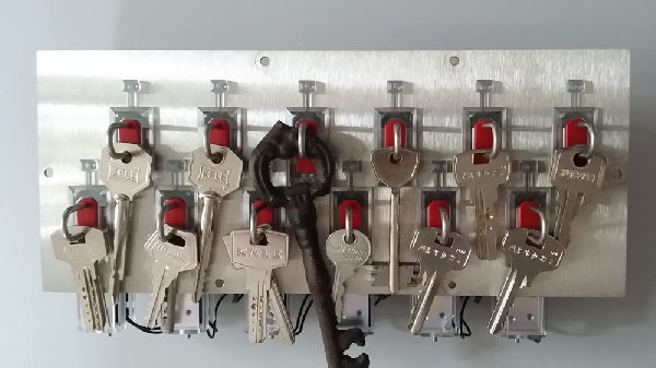 Модуль электронной ключницы KeyGuard на 12 ячеек KGRD-0012 (12 брелоков в комплекте) магазин Алти-Групп